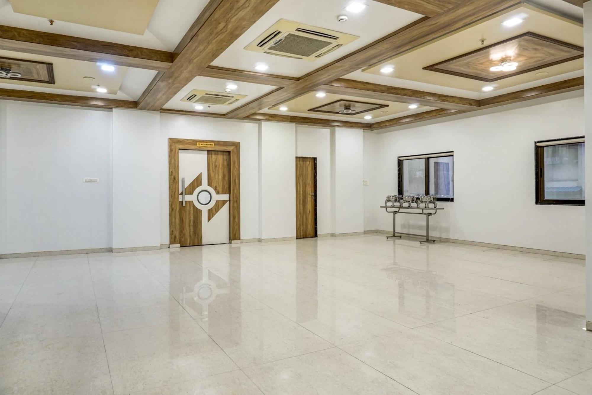 Townhouse Oak Regal Inn Near Sant Tukaram Nagar Metro Station Pimpri-Chinchwad Екстер'єр фото